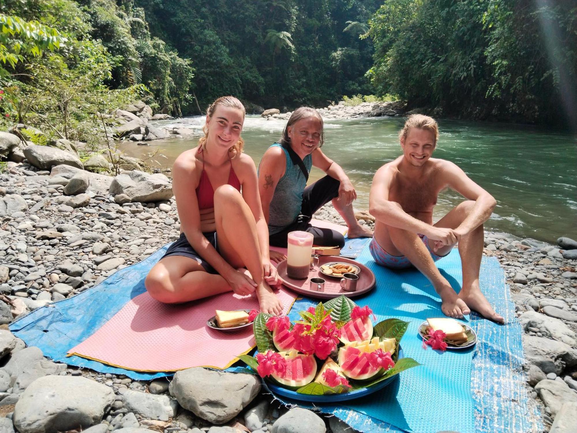 Jhony'S Backpacker-Guest House Only Stay Here Book Treking With Us บูกิตลาวัง ภายนอก รูปภาพ