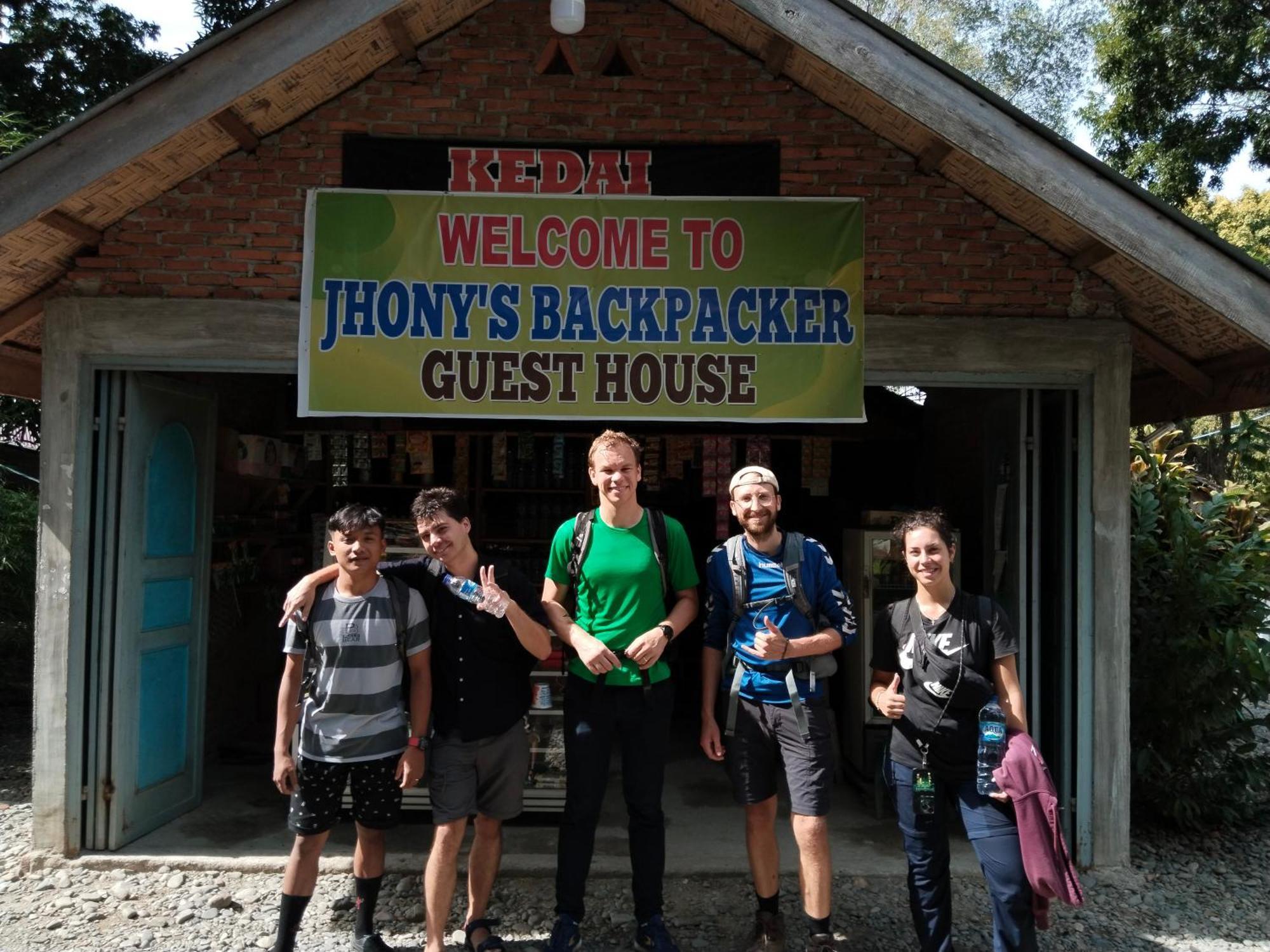 Jhony'S Backpacker-Guest House Only Stay Here Book Treking With Us บูกิตลาวัง ภายนอก รูปภาพ