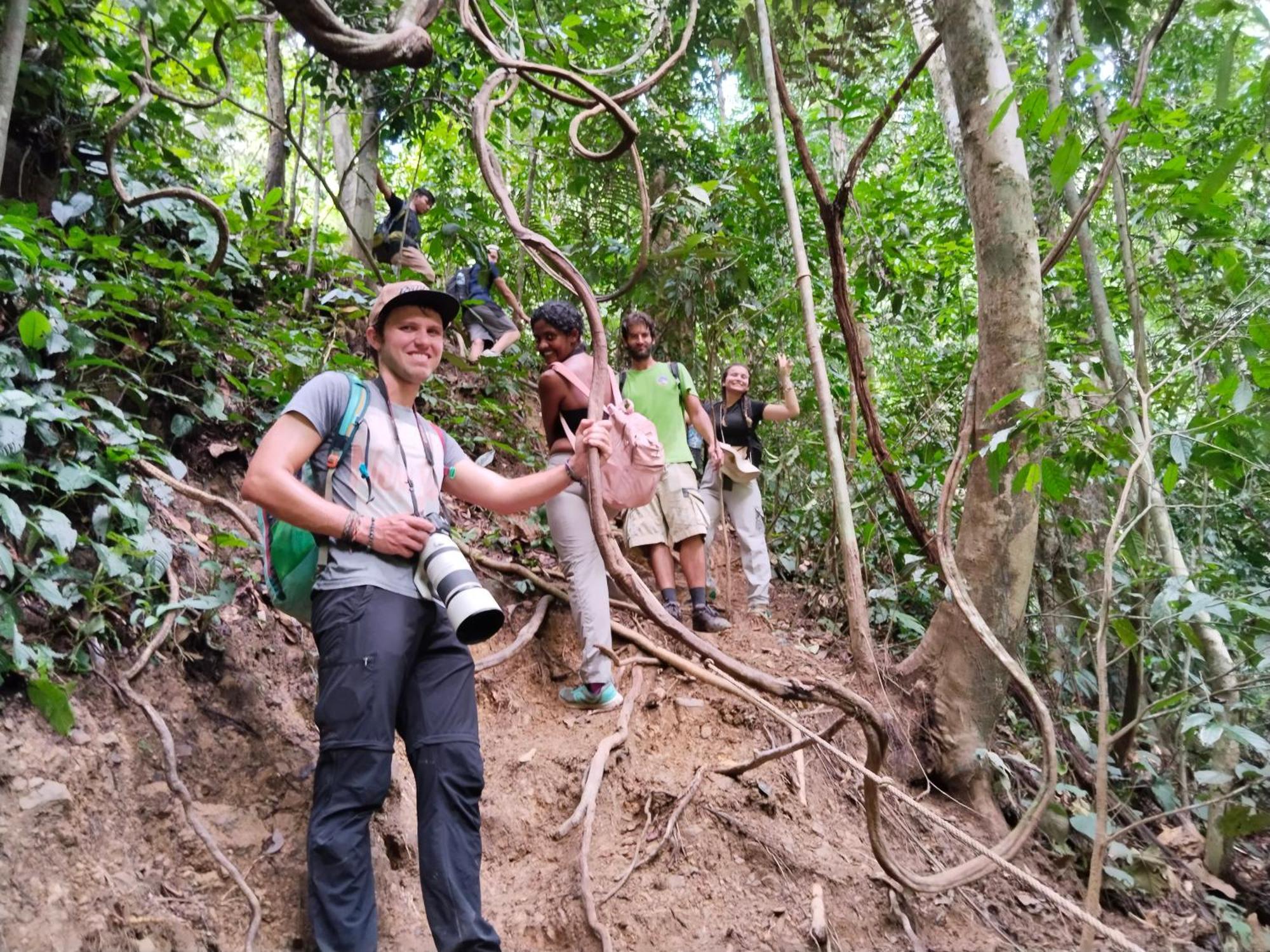 Jhony'S Backpacker-Guest House Only Stay Here Book Treking With Us บูกิตลาวัง ภายนอก รูปภาพ