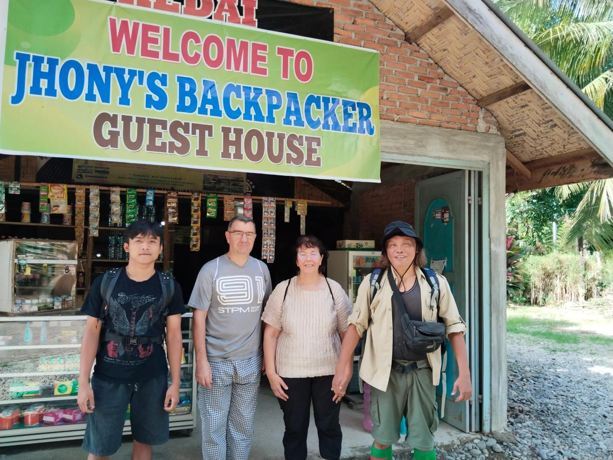 Jhony'S Backpacker-Guest House Only Stay Here Book Treking With Us บูกิตลาวัง ภายนอก รูปภาพ